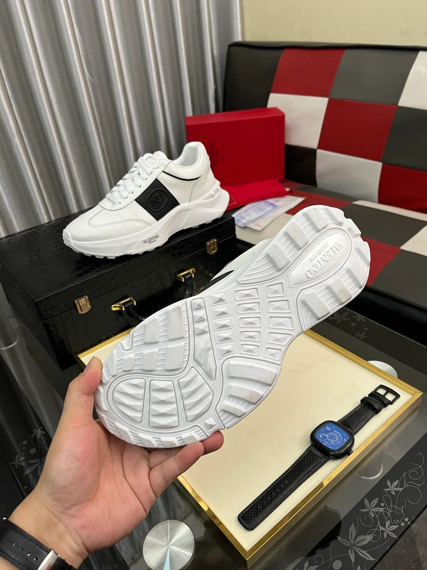 Men's shoes 💰480⌚️⌚️ VALENTINO Valentino's 2024 ss spring and summer new hot casual sports shoes, imported elastic fabric upper ➕The heel is Warren's exclusive rivet shape. The whole is very representative, the combined outsole is really easy to wear and very comfortable on the foot ~ Comes with **4 cm, classic, comfortable and versatile! Size: 38-442️⃣Colors available